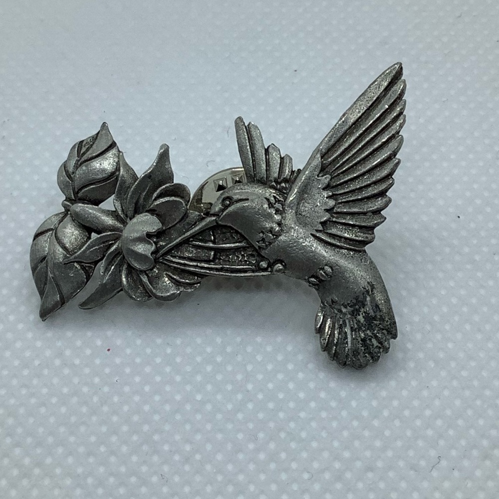 Beautiful Hummingbird Pin / Brooch